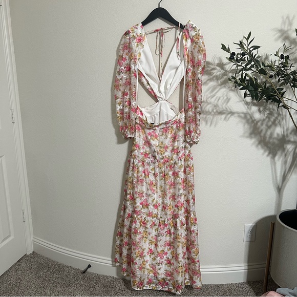 NWT GIANNI BINI Lillian Floral Print Long Sleeve Deep V-Neck Cut-Out Tiered dres - Picture 10 of 10